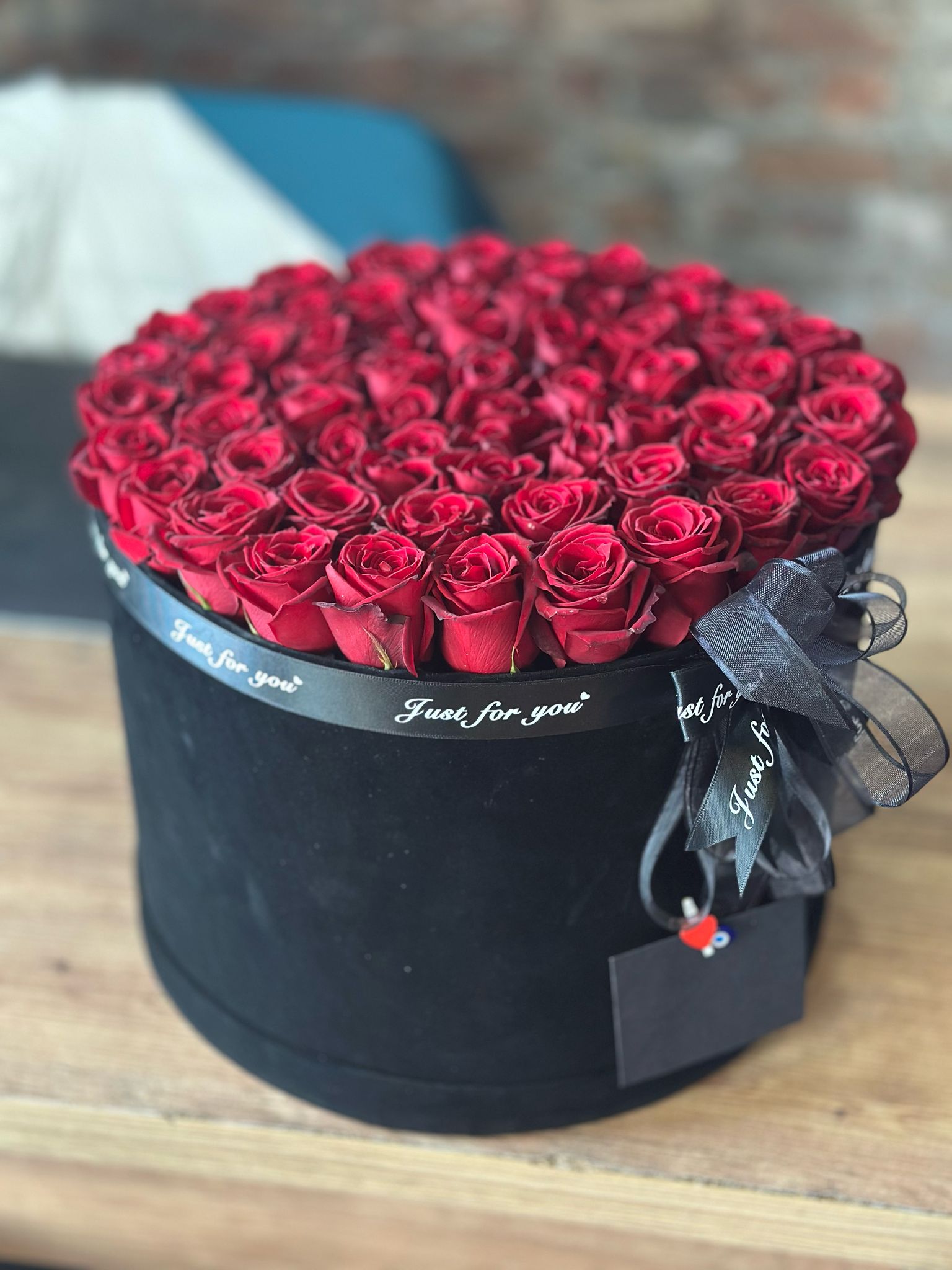 Orta Boy Kutuda Güller